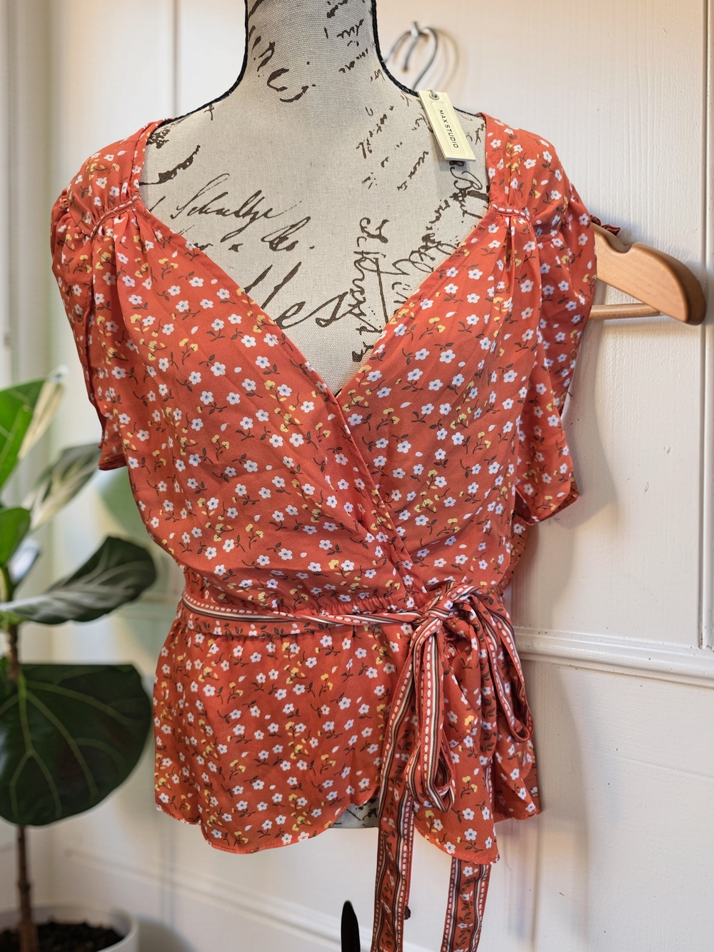 Max Studio NWT Floral Wrap Blouse Large